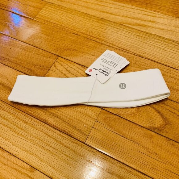 NWT Lululemon Fly Away Tamer Headband